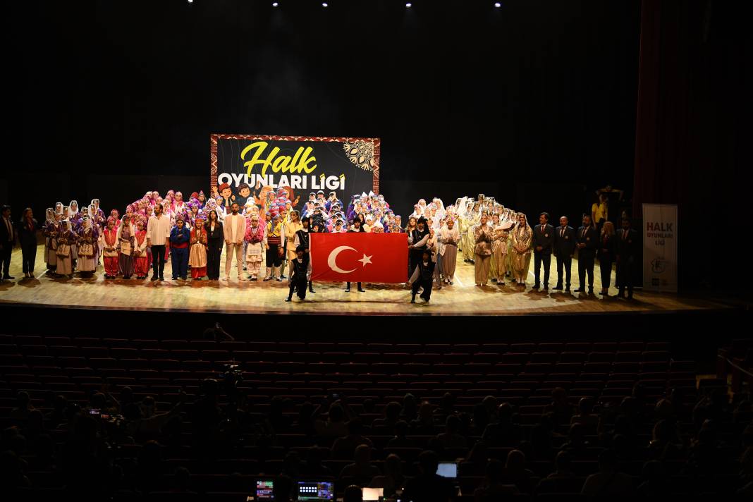 Finalde sahne şenlendi! Konya’da Halk Oyunları Ligi gönüllere işlendi 6